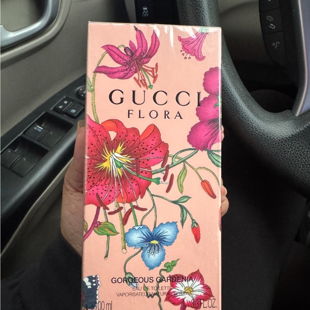Gucci Flora Eau de Toilette with Pink and Blue Floral Design